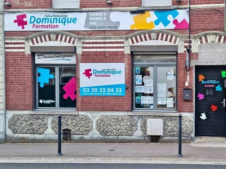 Fa&ccedil;ade de l'agence de Sainghin-en-Weppes, rue du Capitaine Lheureux